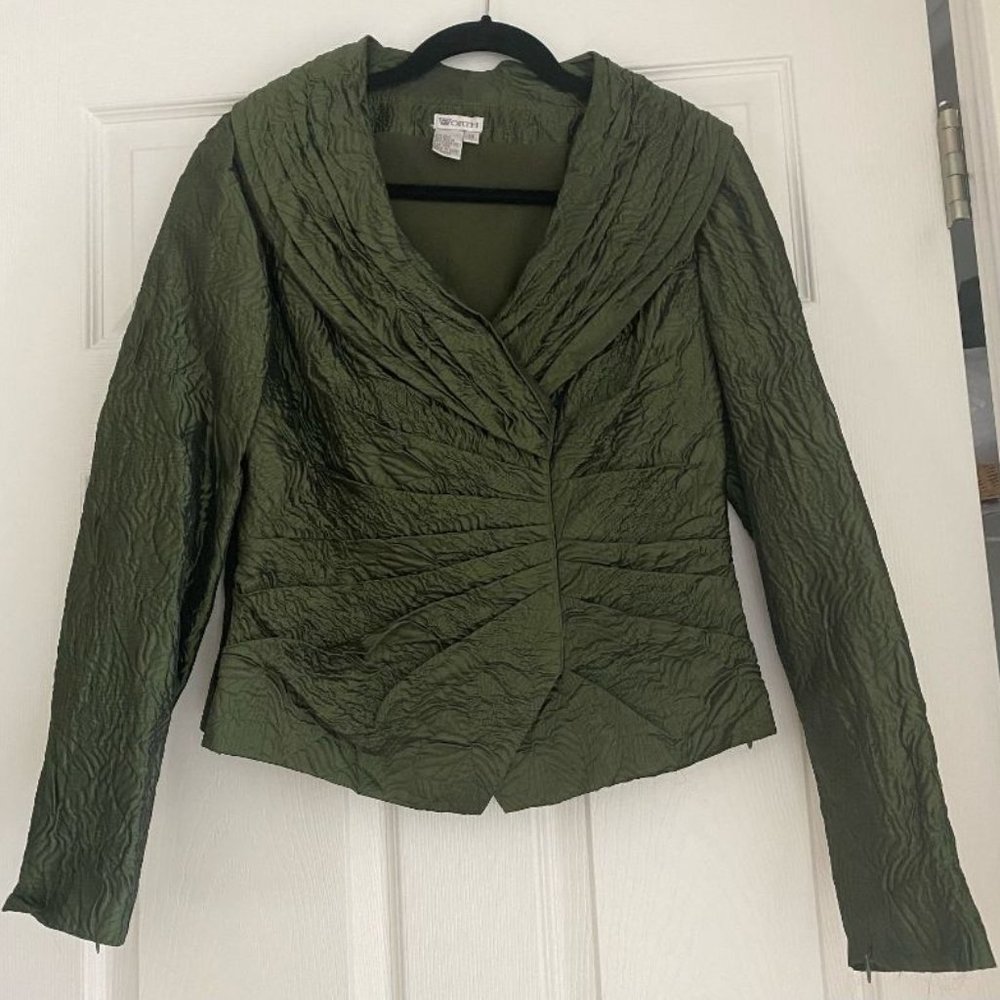 WORTH COLLECTION CLASSIC SILK BLEND BAY LEAF GREEN TOP - SIZE 10 - RARELY WORN